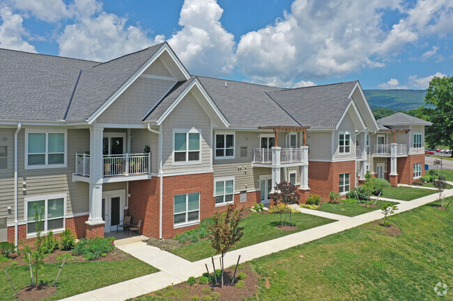 Building Photo - The Villas