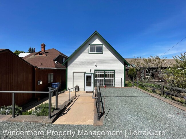 Building Photo - 3 br, 1 bath House - 1517 6th Street