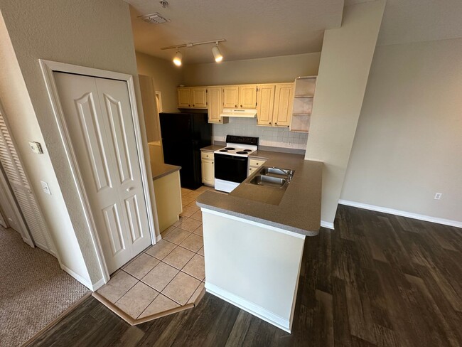 Building Photo - Lovely 4BR/2BA Visconti Condo in Maitland!