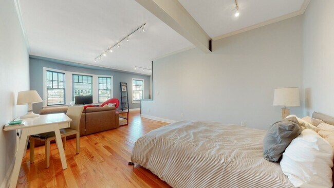 Foto del edificio - GORGEOUS PACIFIC HEIGHTS TOP FLOOR UNIT WI...