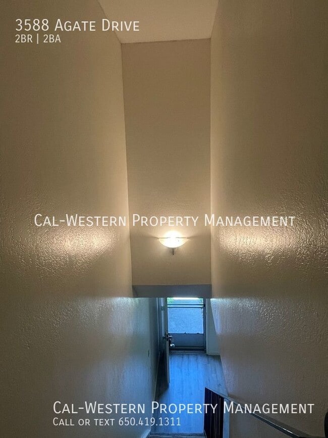 Building Photo - 2 Bedroom 1.5 Bath Townhouse off Bascom