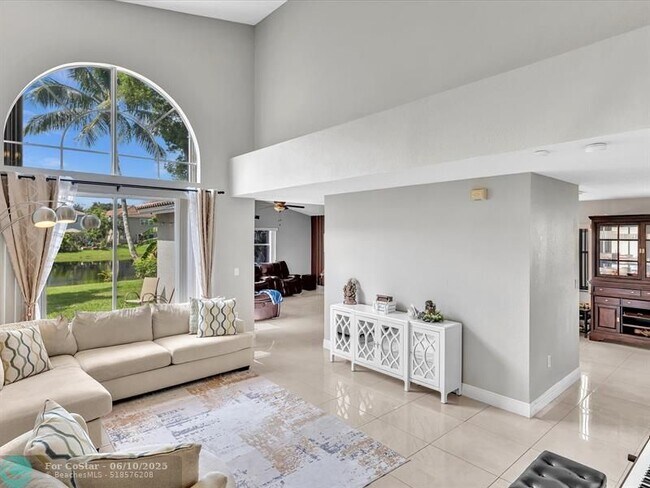 Foto del edificio - 16418 Sapphire St