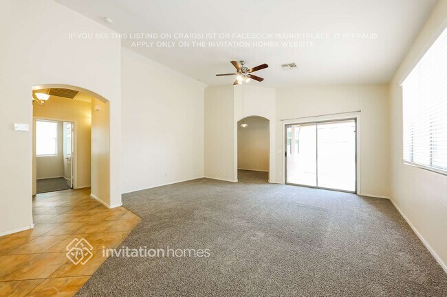 Foto del edificio - 10235 W Hilton Ave