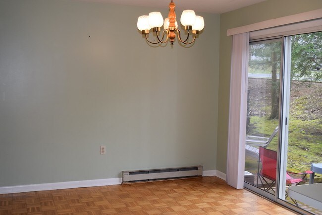 Building Photo - 229 Oakwood Ave