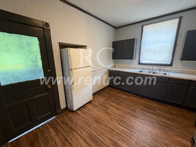 Building Photo - 314 Porter-