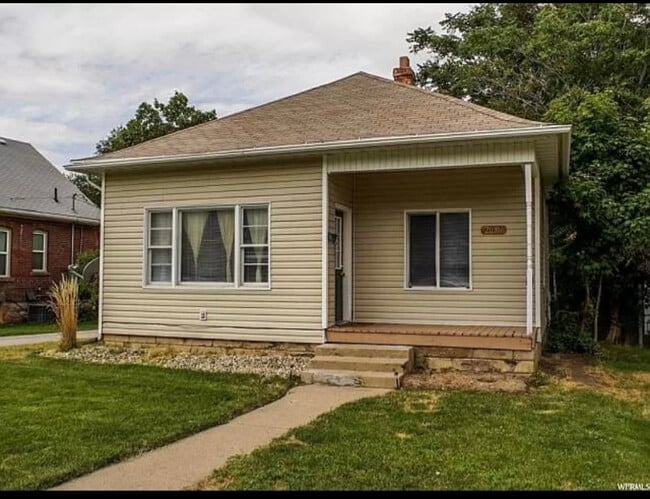 Building Photo - 2031 Jefferson Ave