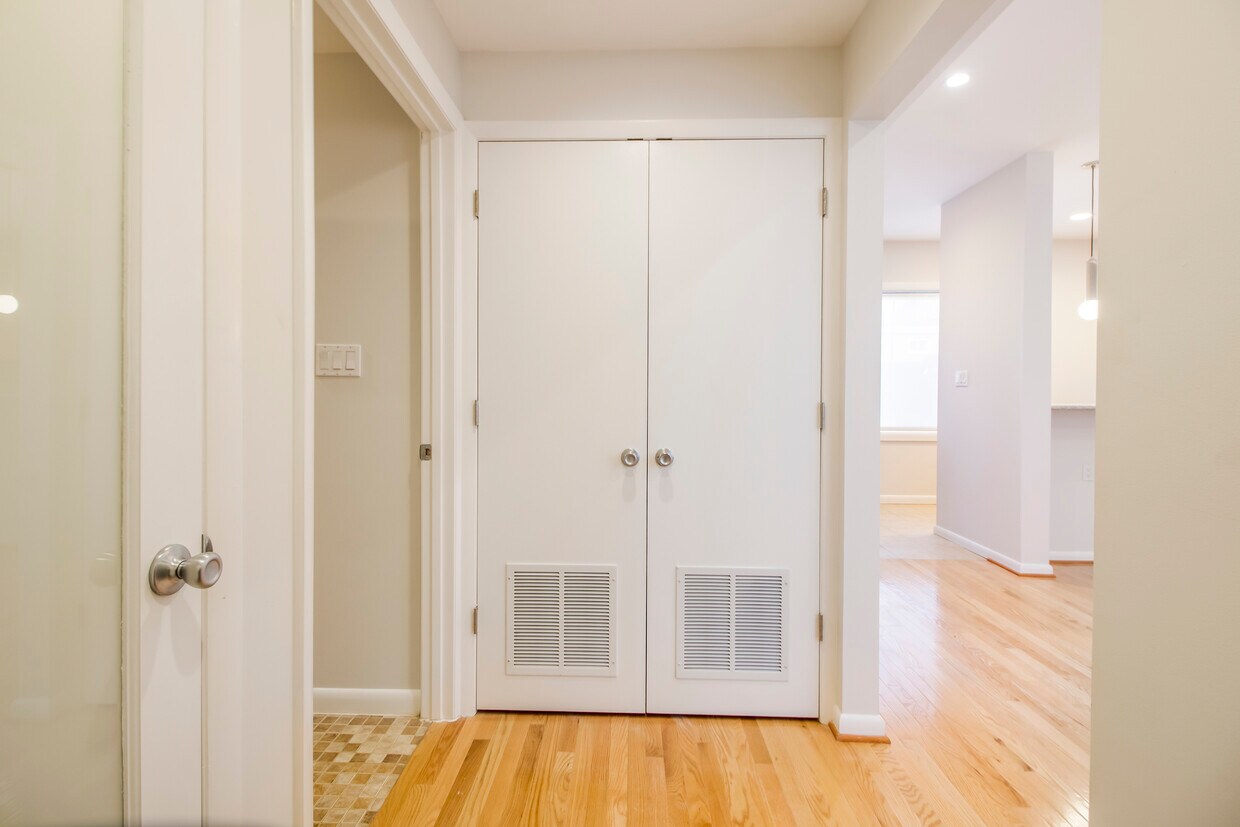 Foto principal - 3422 Georgia Ave NW