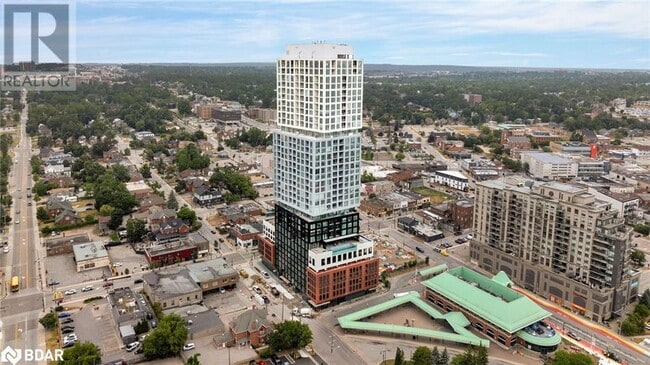 Building Photo - 39 Mary St