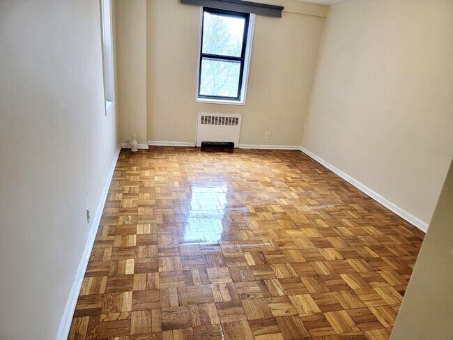 Building Photo - 542 Pelham Rd
