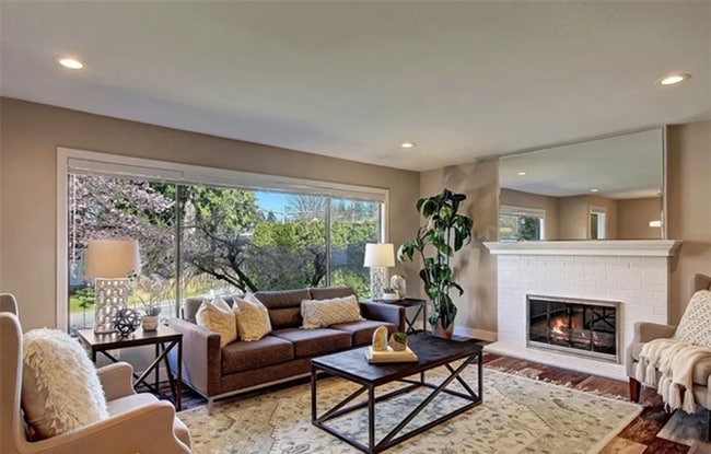 Building Photo - Spacious 4BR/3BA Home in Desirable Houghto...