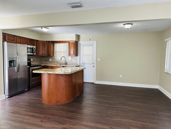 Foto del edificio - 2 br, 2 bath House - 1740 NE 64th St
