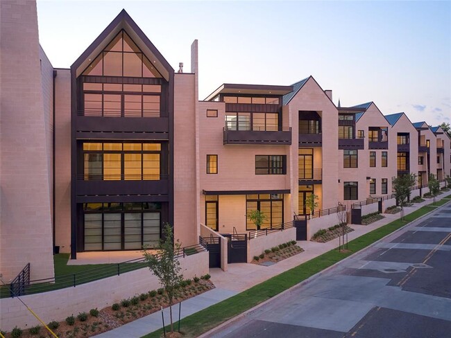 Building Photo - 1229 N Dewey Ave