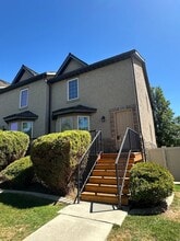 Building Photo - 4542 Lake Springs Ln