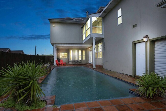 Foto del edificio - 3820 Evangeline Ave