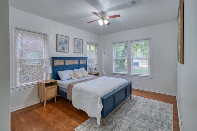 Building Photo - FIRST-FLOOR, 2-BEDROOM FURNISHED MONTE VIS...