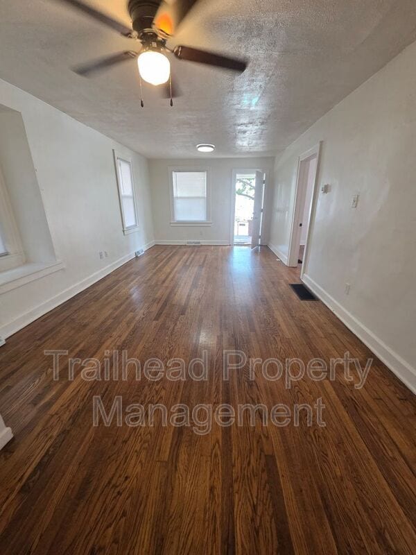 Building Photo - 1116 S Woodland Ave