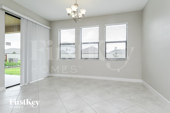 Foto del edificio - 9823 Ivory Dr