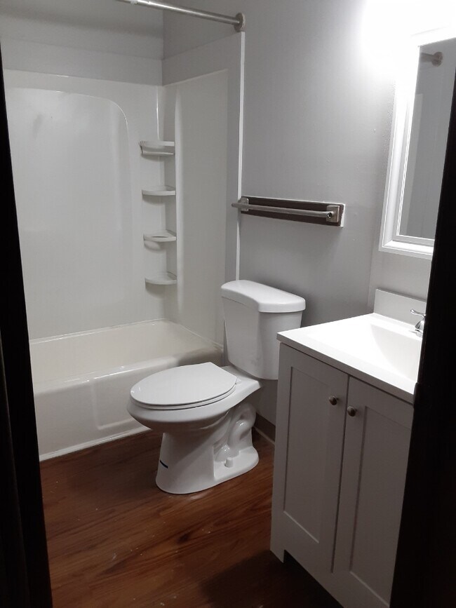 Foto del edificio - 174 Roslyn Dr