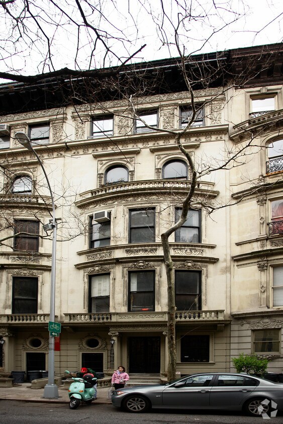 Foto del edificio - 16 W 76th St