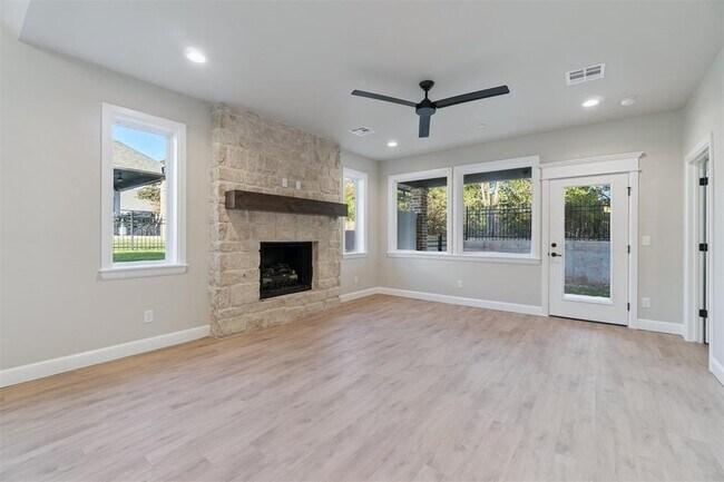 Foto del edificio - 4212 Abbey Pk Dr