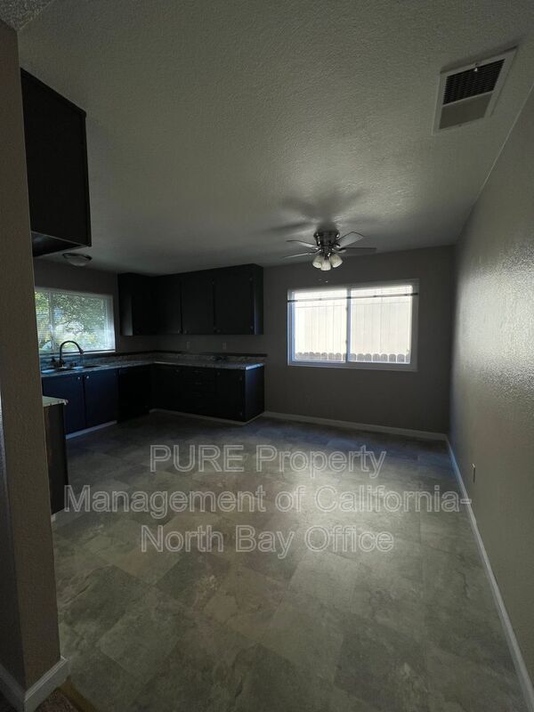 Building Photo - 1580 Gladstone Way