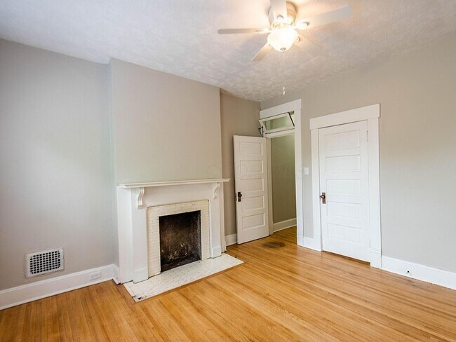 Building Photo - 380 Stoddart Ave