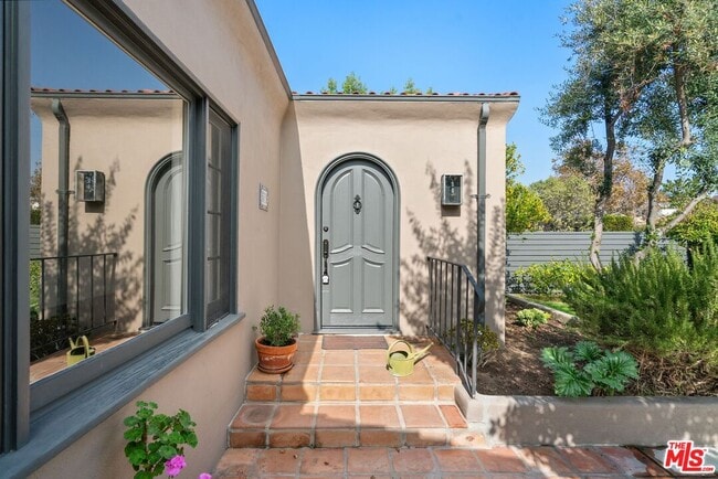 Foto del edificio - 619 S Sycamore Ave