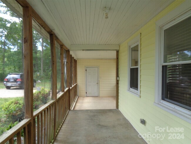 Building Photo - 421 Radio Rd