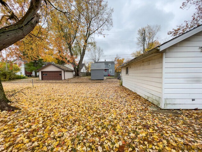 Foto del edificio - PRELEASING for AUGUST! Close to Campus