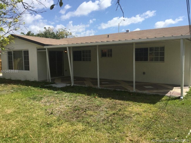 Building Photo - 17000 SW 117th Ave