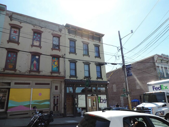 Building Photo - 2657 E Main St