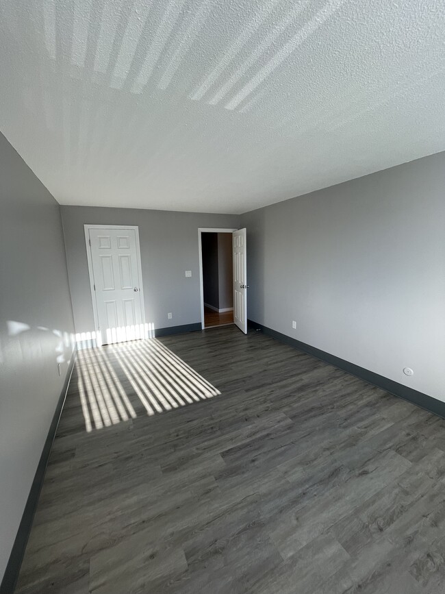 Foto del edificio - 124 Mammoth Rd