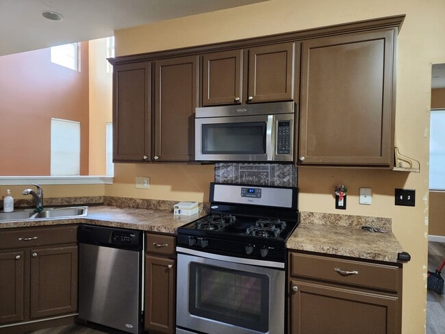 Building Photo - 1157 Goldfinch Ave