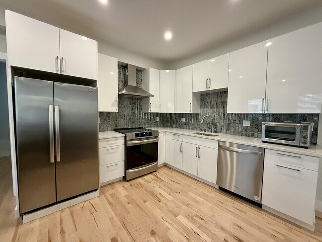 Building Photo - 19 Gorham St