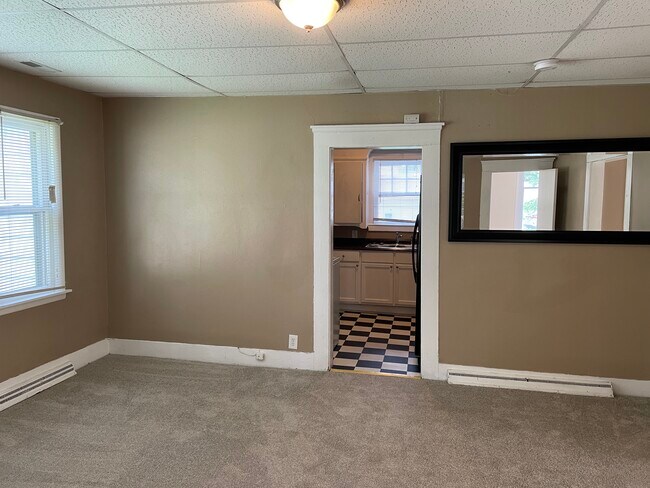 Building Photo - 716 E Line St