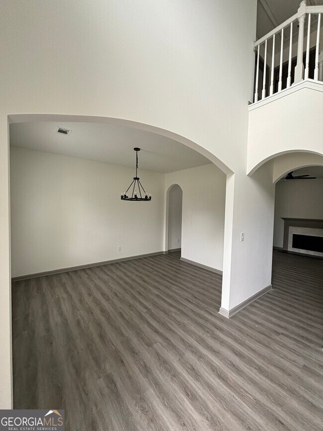 Building Photo - 560 Tuscan Cove
