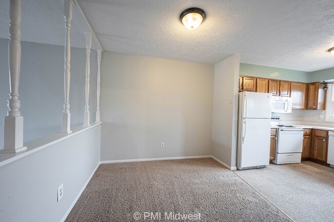 Building Photo - 209 W Green Meadows Dr