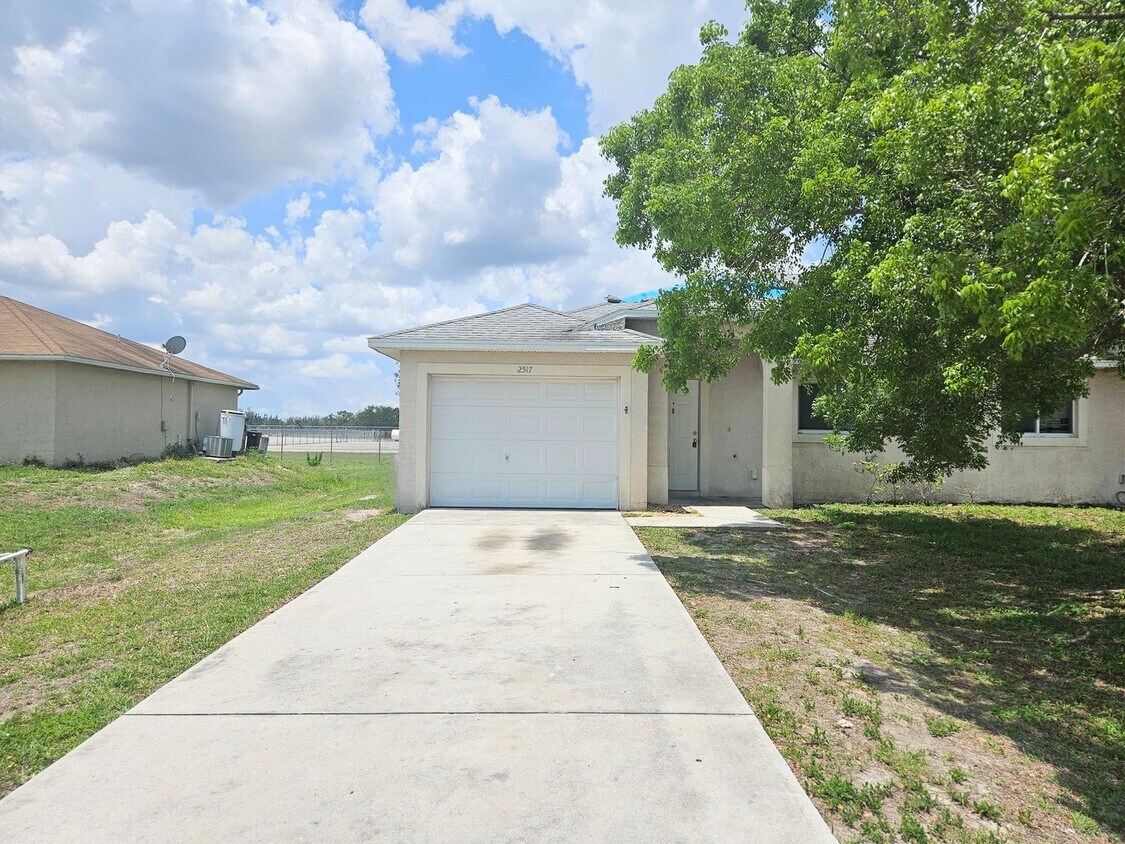 Primary Photo - Charming 3-Bedroom Home in Convenient Lehi...