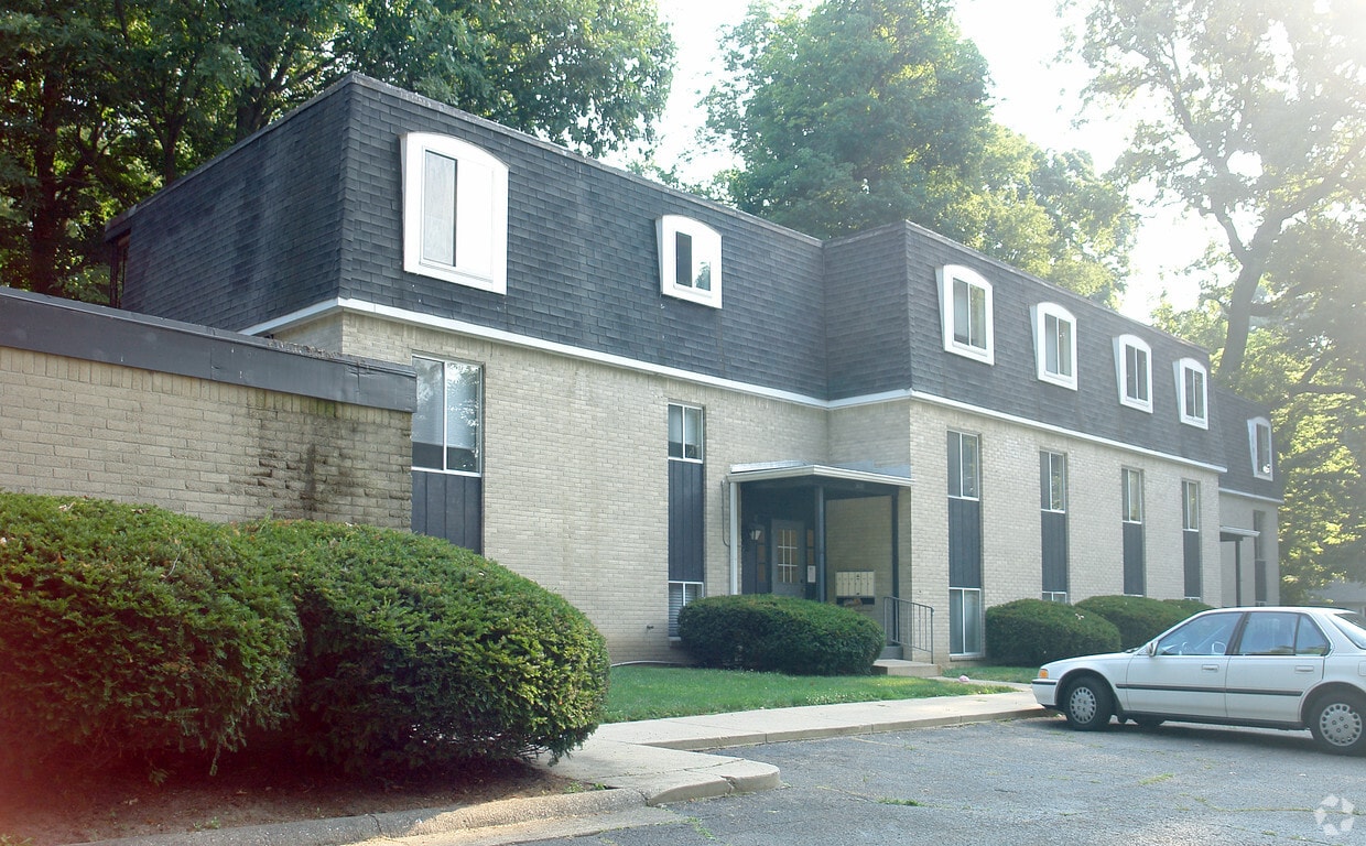 Building Photo - 6280 Crittenden Ave
