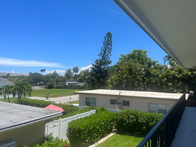 Foto del edificio - 1905 Lake Worth Rd