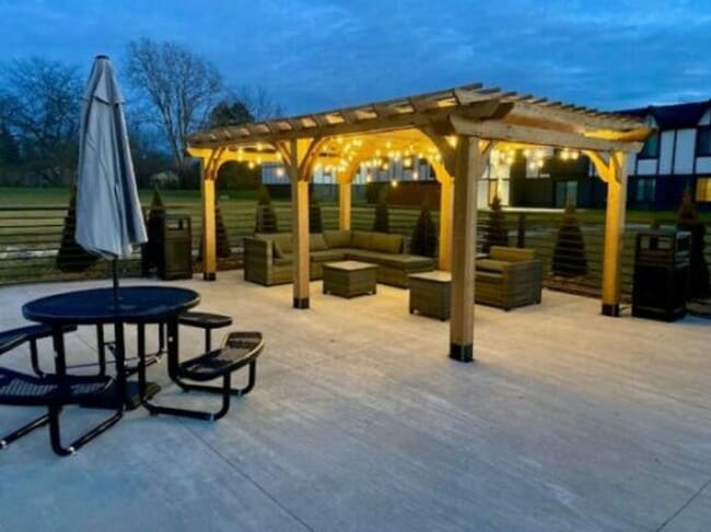 Building Photo - The LUX off Linden