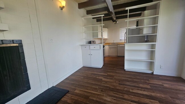 Foto del edificio - 11956 Laurelwood Dr