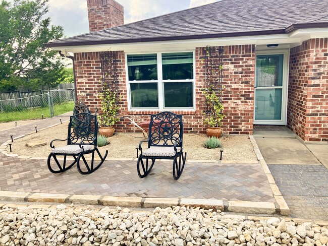 Foto del edificio - 2765 Creek Pl Dr