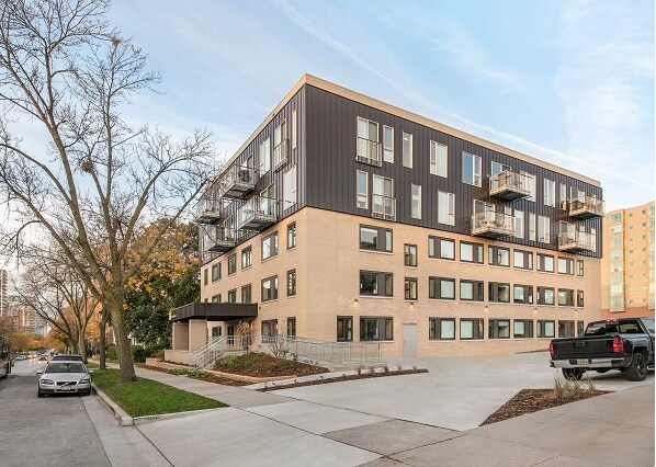 Primary Photo - 1825 N Prospect Ave