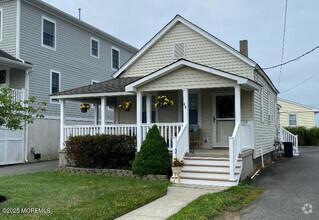 Building Photo - 44 Riverdale Ave