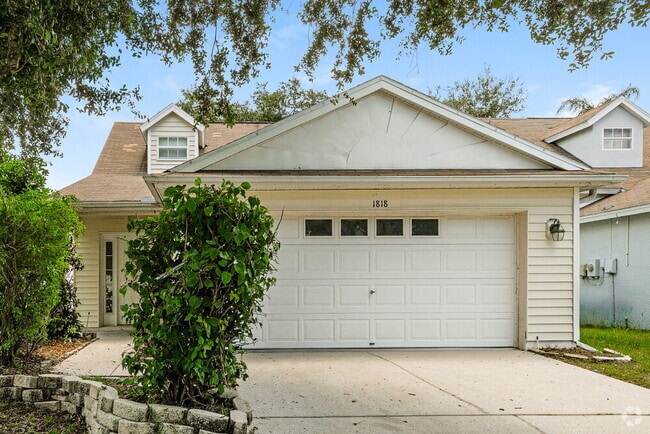 Building Photo - 1818 Horsechestnut Ct