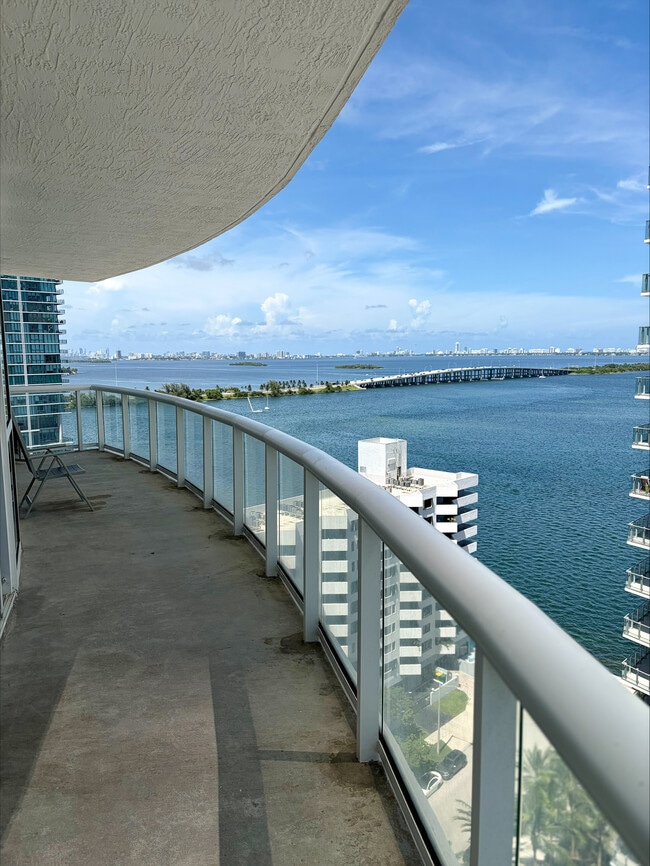 Photo - 480 NE 30th St (Miami, FL) Apartment