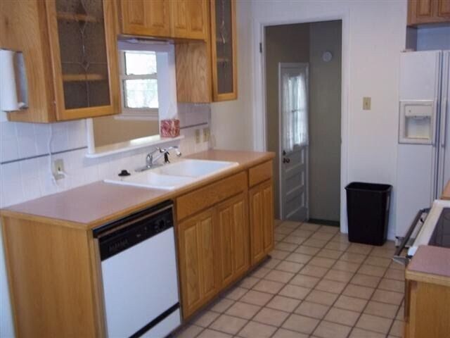 Building Photo - Quaint 3 bedroom ranch