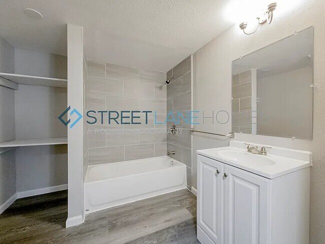 Foto del edificio - 2140 Miracle Ave