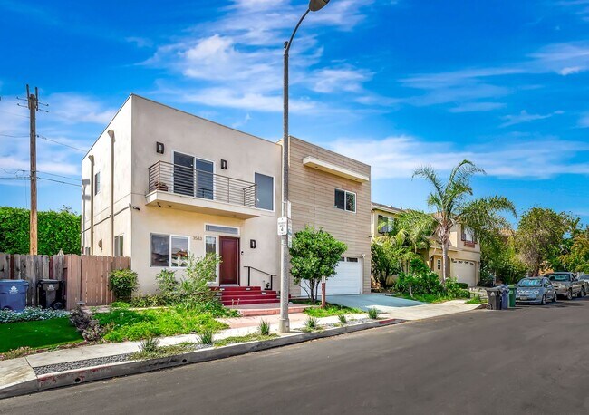 Foto del edificio - Modern 4-Bedroom Home in Prime West LA | Walkable, Spacious & Move-In Ready